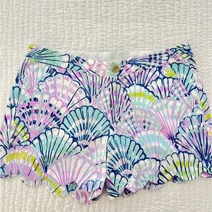 Lilly Pulitzer | Size 8 | Scalloped Hem Short